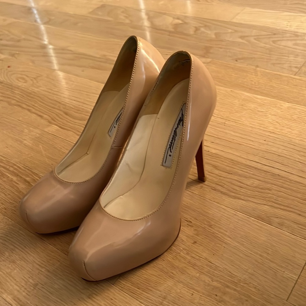 Brian Atwood like new nude pumps